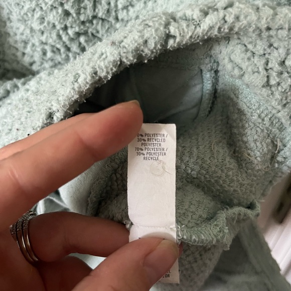 Aerie Cloud Sherpa in Dusty Sage / Size M - Picture 8 of 9